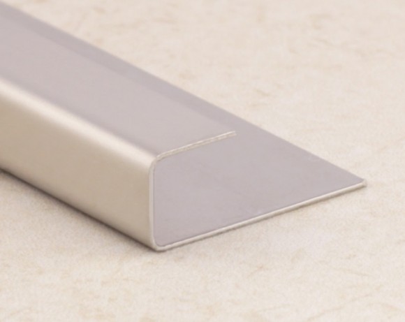 Торцевой окантовочный П-профиль нержавеющая сталь SB166-1B-12H серебро глянец 2,7 м