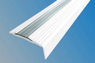 Противоскользящий профиль угловой с алюминиевой вставкой 50х18 мм NoSlipper-Угол белый 2,7 м Противоскользящий профиль угловой с алюминиевой вставкой 50х18 мм NoSlipper-Угол белый 2,7 м