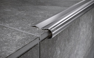 Угловой порог из нержавеющей стали 40х15 мм FCR 15 M сатинированная сталь 270 см