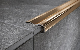Угловой порог из нержавеющей стали 40х15 мм FCR 15 GP золото полированное 270 см