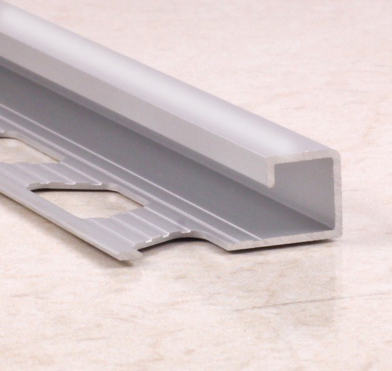 П-образный профиль окантовочный алюминиевый 10 мм ПО-98 серебро глянец 2,7 м