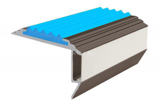 Алюминиевый порог угловой противоскользящий с подсветкой 26х45 мм АУ-45-LED-Анод коньяк-голубой 2,0 м Алюминиевый порог угловой противоскользящий с подсветкой 26х45 мм АУ-45-LED-Анод коньяк-голубой 2,0 м