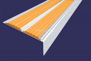 Алюминиевый порог 70х22 мм угловой противоскользящий АУ-70-Анод серебро-оранжевый 1,5 м