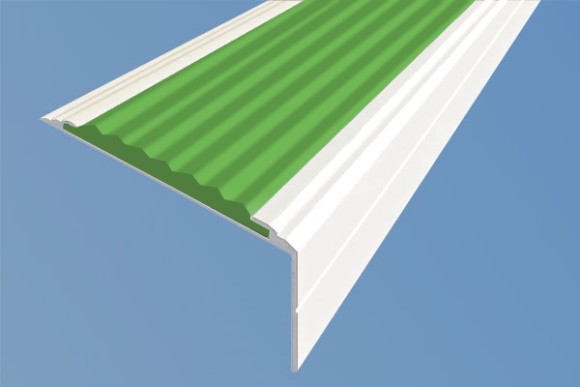 Алюминиевый угловой порог 26х50 мм с резиновой вставкой АУ-50-Анод белый-зеленый 2,0 м