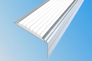 Алюминиевый порог угловой противоскользящий 26х50 мм АУ-50 (Премиум) белый 3,0 м