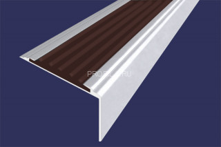 Алюминиевый порог угловой противоскользящий 20х38 мм АУ-38-Анод серебро-темно-коричневый 1,35 м Алюминиевый порог угловой противоскользящий 20х38 мм АУ-38-Анод серебро-темно-коричневый 1,35 м