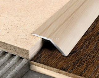 Алюминиевый порог разноуровневый 32 мм с насечками С2 КД Сосна 2,7 м (упаковка 10 штук)