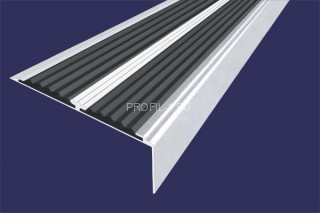 Алюминиевый порог 70х22 мм угловой противоскользящий АУ-70-Анод серебро-черный 3,0 м