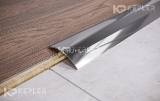 Одноуровневый порог из нержавеющей стали 30 мм FAR 3 P полированная сталь 270 см