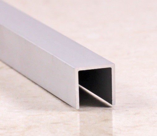 П-образный профиль алюминиевый 8х8 мм П-8х8 серебро матовое 2,7 м