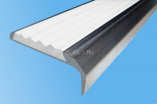 Алюминиевый порог угловой противоскользящий 42х23 мм АУ-42/23 без покрытия белый 1,5 м