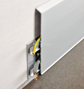 Напольный плинтус алюминиевый с кабель-каналом 70 мм ПТ-70 сырой 3 м