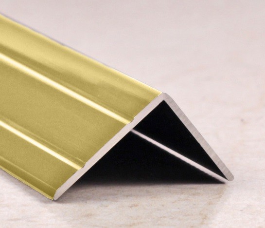 Угловой порог алюминиевый с насечками 24х20 мм ПО-24х20 золото глянец 2,7 м