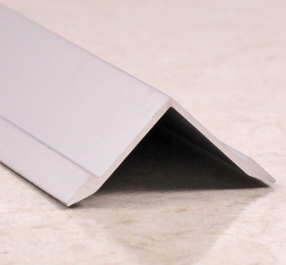 Угловой порог алюминиевый внутренний 21х21 мм ПО-21х21 серебро матовое 2,7 м