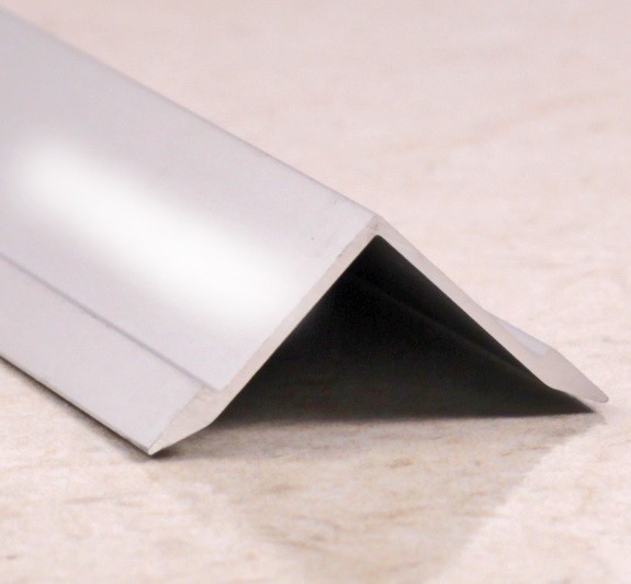 Угловой порог алюминиевый внутренний 21х21 мм ПО-21х21 серебро глянец 2,7 м