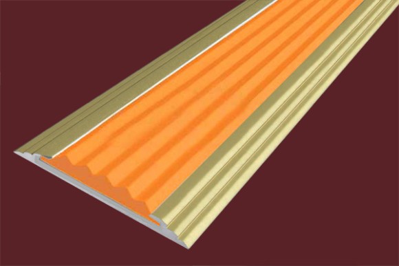 Противоскользящий порог алюминиевый одноуровневый 40 мм АП-40-Анод золото-оранжевый 2,7 м