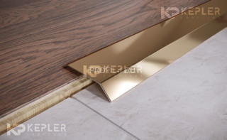 Разноуровневый порог из нержавеющей стали 63x10 мм FAP 10 GP золото полированное 270 см