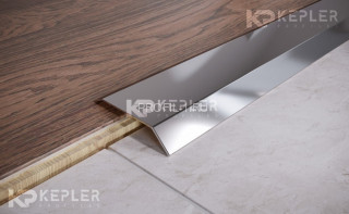 Разноуровневый порог из нержавеющей стали 66x15 мм FAP 15 P полированная сталь 270 см