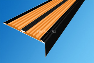 Алюминиевый порог 70х22 мм угловой противоскользящий АУ-70-Краш черный глянец-оранжевый 2,0 м