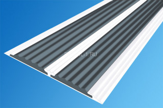 Порог алюминиевый 70 мм плоский противоскользящий АП-70-Краш белый глянец-серый 2,0 м