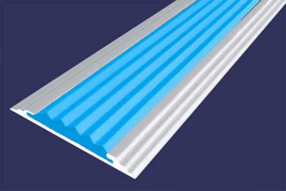 Противоскользящий порог алюминиевый одноуровневый 40 мм АП-40-Анод серебро-голубой 0,9 м