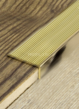 Угловой порог 35х15 мм с рифлением Cezar LSS L латунь полированная 1 м Угловой порог 35х15 мм с рифлением Cezar LSS L латунь полированная 1 м
