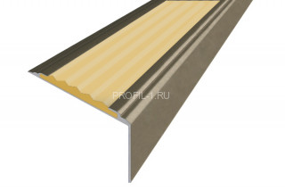 Алюминиевый порог угловой противоскользящий 20х38 мм АУ-38-Анод шампань-бежевый 1,35 м