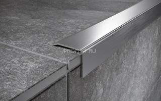 Угловой порог из нержавеющей стали 25x25 мм FC 25 M сатинированная сталь 270 см