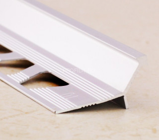 Профиль Y-образный мерседес ПО-Y001 серебро матовое 2,7 м