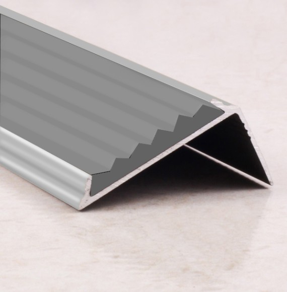Угловой порог алюминиевый противоскользящий с резиной 38х23 мм ПО-38х23+ПР-30 серебро глянец-серый 2,7 м