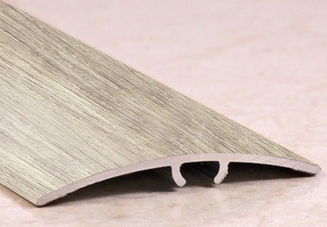 Алюминиевый порог ламинированный разноуровневый 41 мм ПО-41 215 дуб карамель 2,7 м