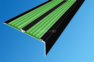 Алюминиевый порог 70х22 мм угловой противоскользящий АУ-70-Краш черный глянец-зеленый 3,0 м