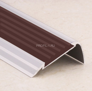 Угловой порог алюминиевый противоскользящий с резиной 48х23 мм ПО-48х23+ПР-30 серебро матовое-коричневый 2,7 м