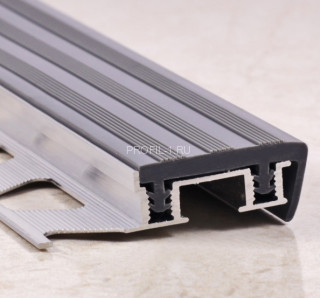 Противоскользящий порог угловой алюминиевый с резиной  32х10 мм Р-32 черный 2,5 м